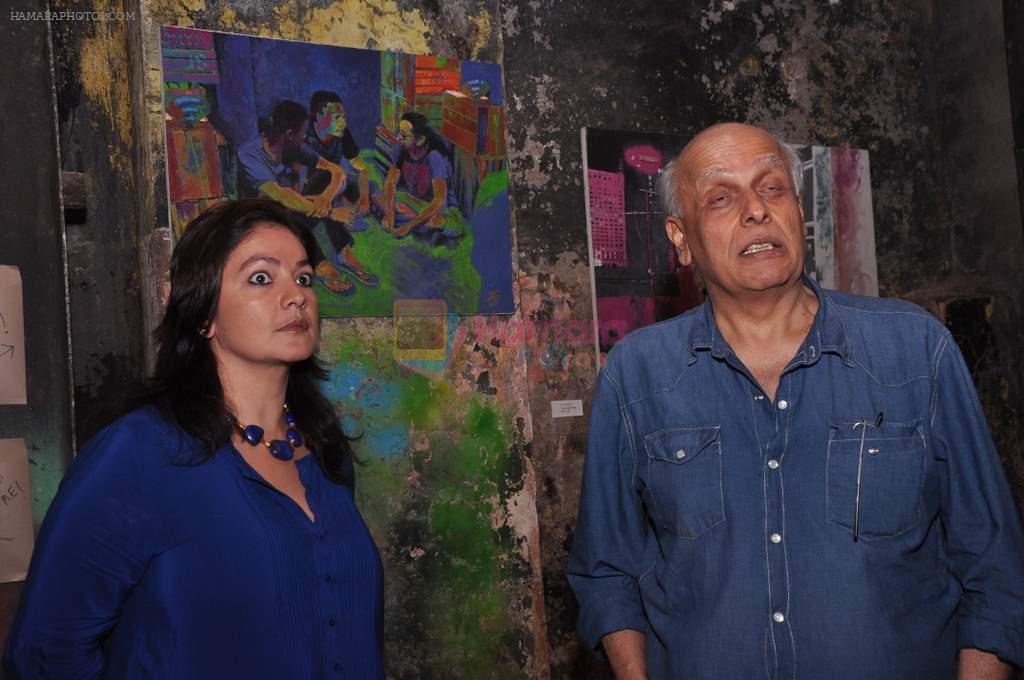 Pooja Bhatt, Mahesh Bhatt at Burmese exhibition for friend Gaurav Yadav in Elphinstone, Mumbai on 1st Sept 2013