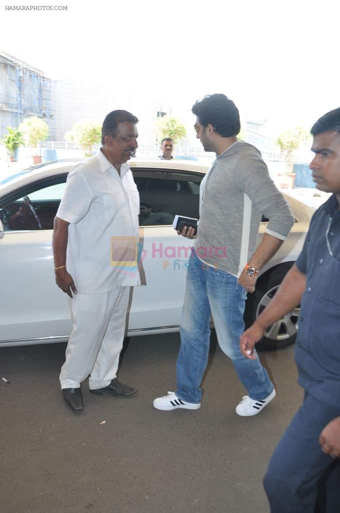 Abhishek Bachchan snapped at international airport in Mumbai on 1st Sept 2013
