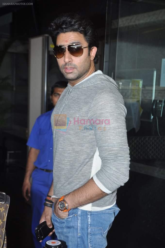 Abhishek Bachchan snapped at international airport in Mumbai on 1st Sept 2013