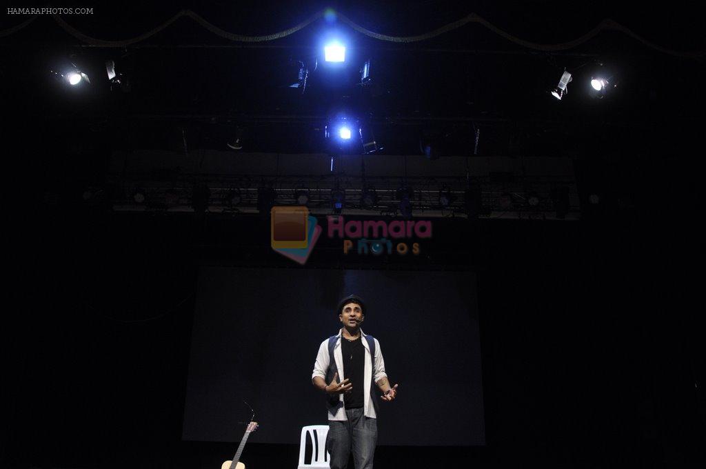Vir Das rehearses for Battle of Sexes play in Mumbai on 2nd Sept 2013