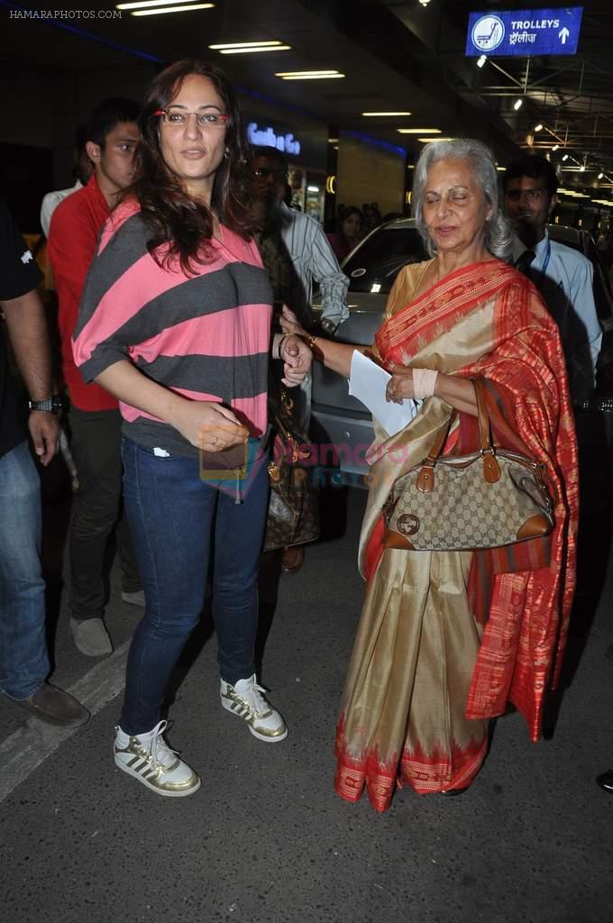 Waheeda Rehman, Rakshanda Khan at Mumbai International Airport for SAIFTA on 3rd Sept 2013