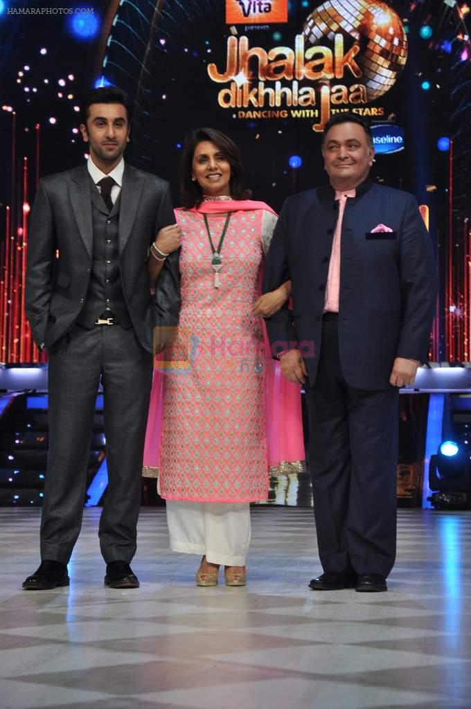 Rishi Kapoor, Neetu Singh, Ranbir Kapoor on the sets of Jhalak Dikhlaa Jaa Season 6 Semi Final on 3rd Sept 2013