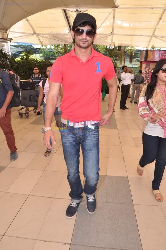 Sushant Singh Rajput snapped after he arrive from Ahmedabad in Mumbai Airport on 4th Sept 2013