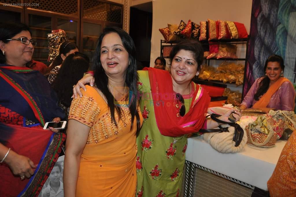 Smita Thackeray at Araish Exhibition in Mumbai on 3rd Sept 2013