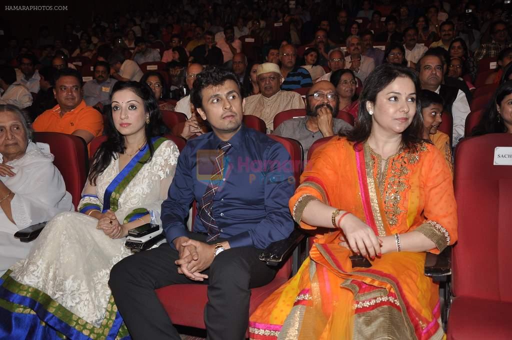 Sonu Nigam at Sachin Pilgaonkar's 50 years in cinema celebrations in Bhaidas Hall, Mumbai on 5th Sept 2013