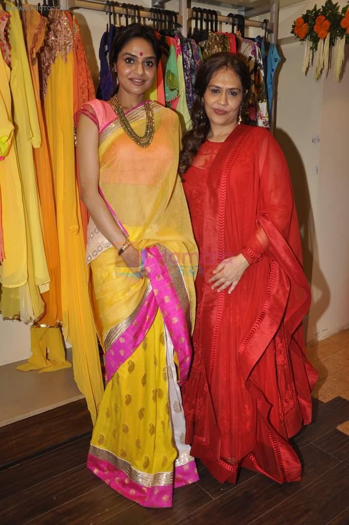 Madhoo Shah at Ritu Sakseria and Shruti Sancheti festive collection launch in Vyoum, Mumbai on 6th Sept 2013
