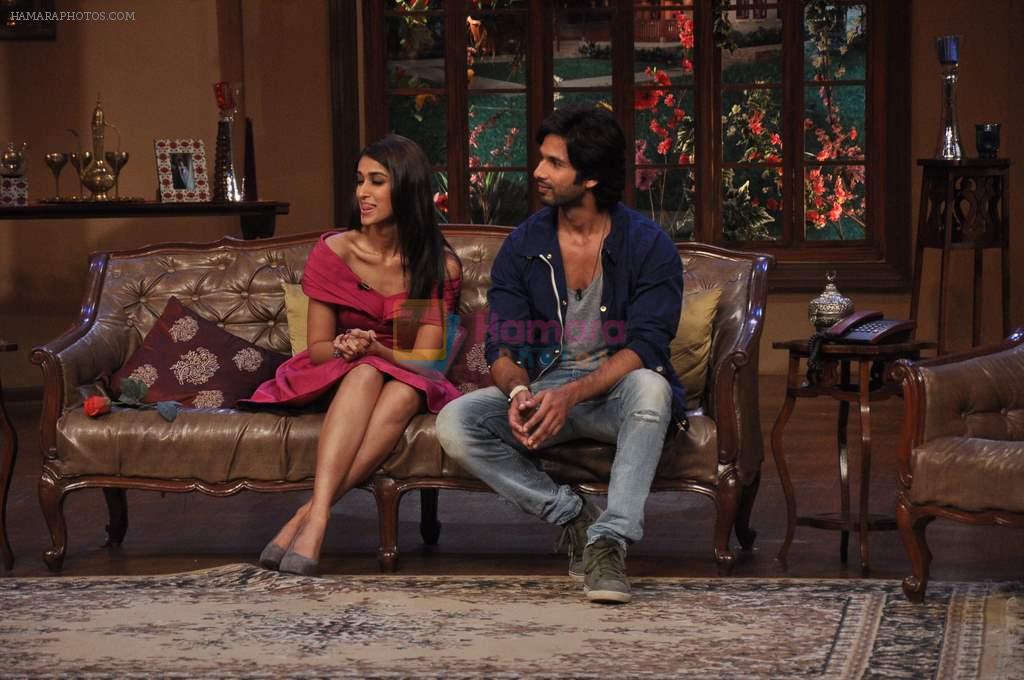 Shahid Kapoor, Ileana D'Cruz on the sets of Comedy Nights with Kapil in Filmcity, Mumbai on 6th Sept 2013