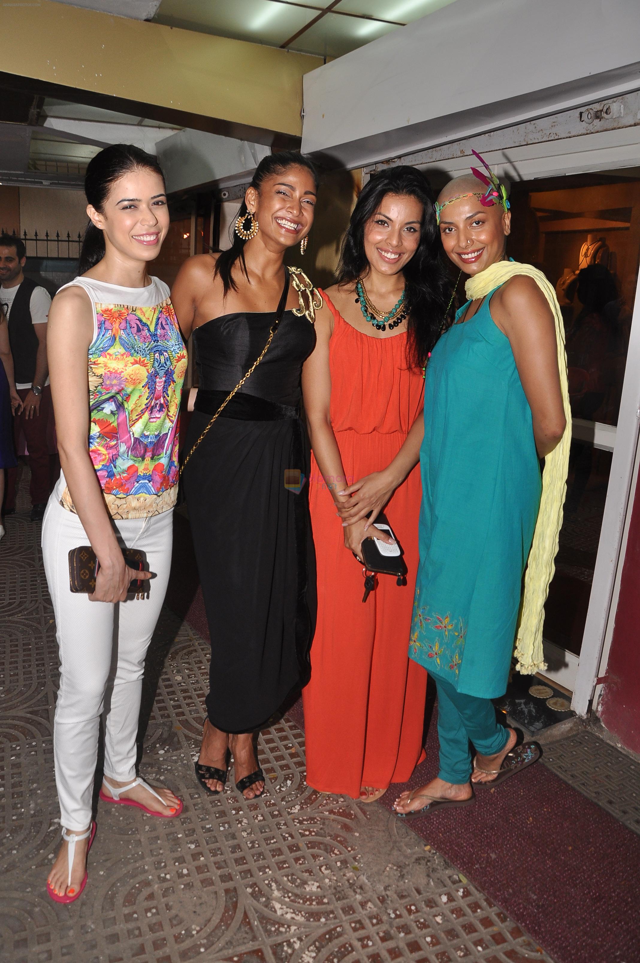 Sucheta Sharma, Carol Gracias, Deepti Gujral, Diandra Soares at Suvi - Arya & Spyra's Collection Launch in khar, Mumbai on 7th Sept 2013