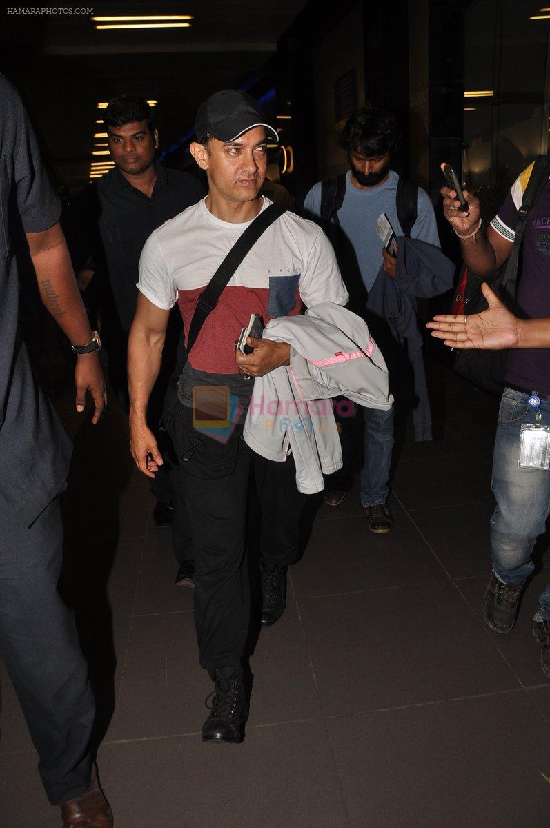 Aamir Khan returns from Sydney in Mumbai Airport on 7th Sept 2013