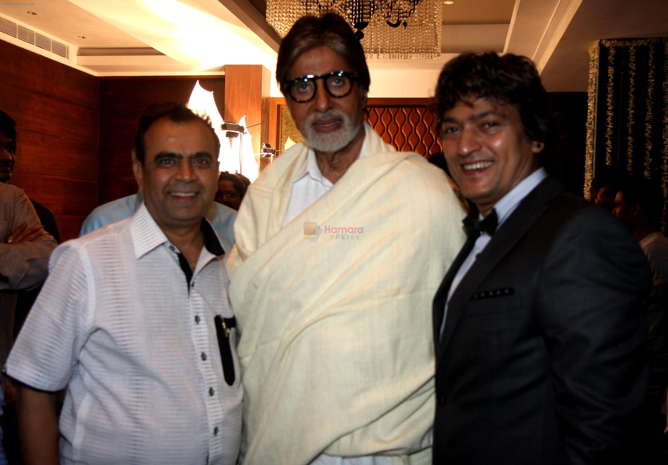 yogesh lakhani,amitabh & adesh at Adesh Shrivastava birthday party in Sun N Sand Hotel, Mumbai on 8th Sept 2013 