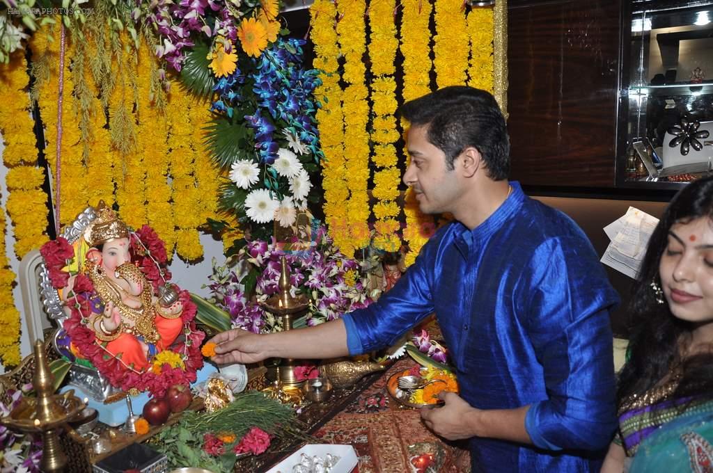 Shreyas Talpade celebrate Ganesh Chaturthi in Mumbai on 9th Sept 2013
