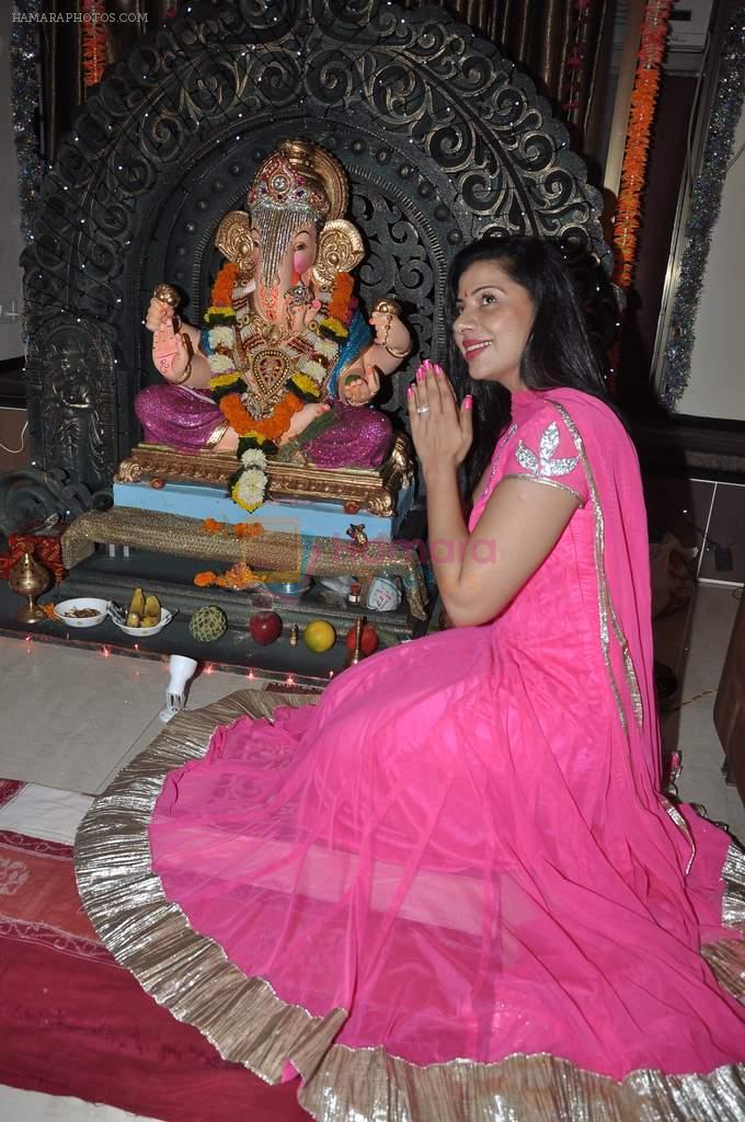 Sambhavna Seth celebrate Ganesh Chaturthi in Mumbai on 9th Sept 2013