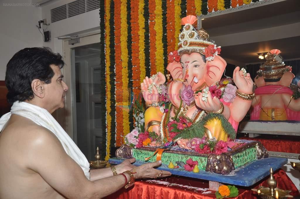 Jeetendra celebrate Ganesh Chaturthi in Mumbai on 9th Sept 2013