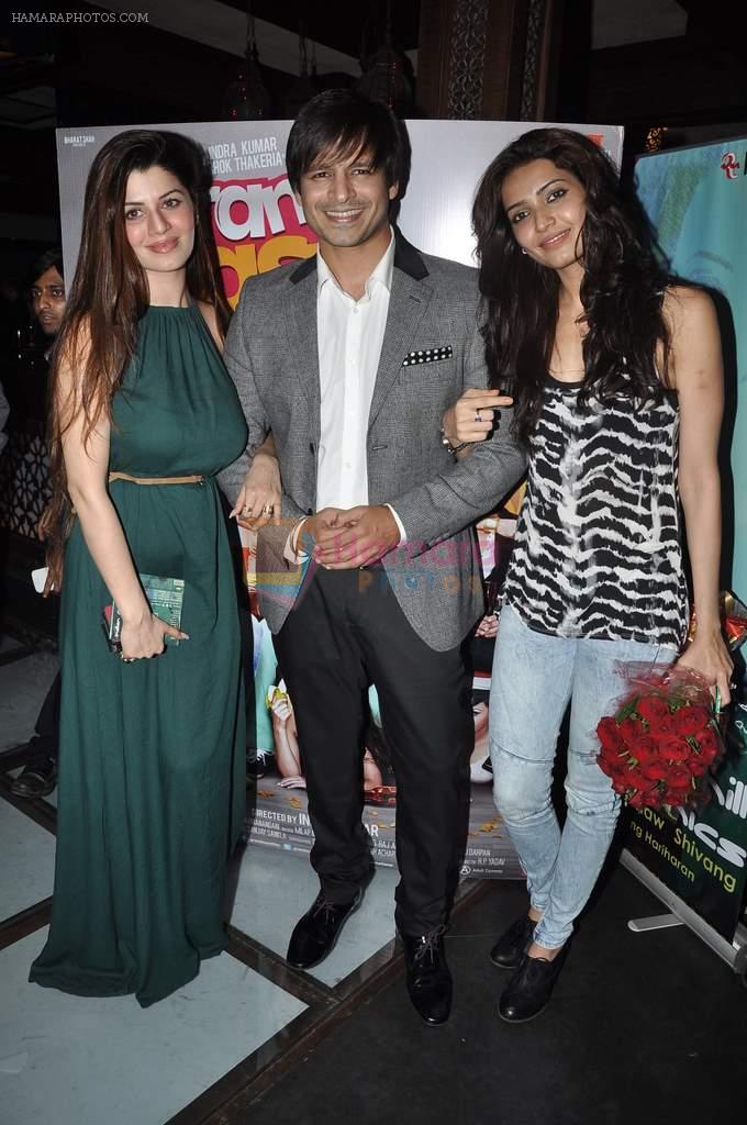 Kainaat Arora, Vivek Oberoi, Karishma Tanna at Lalitya Munshaw album launch in Mumbai on 11th Sept 2013