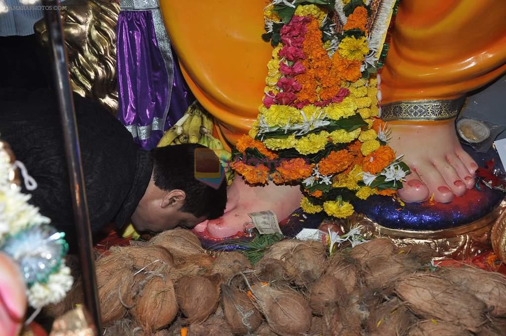 Madhur Bhandarkar offer prayers to Andheri Cha Raja in Mumbai on 12th Sept 2013