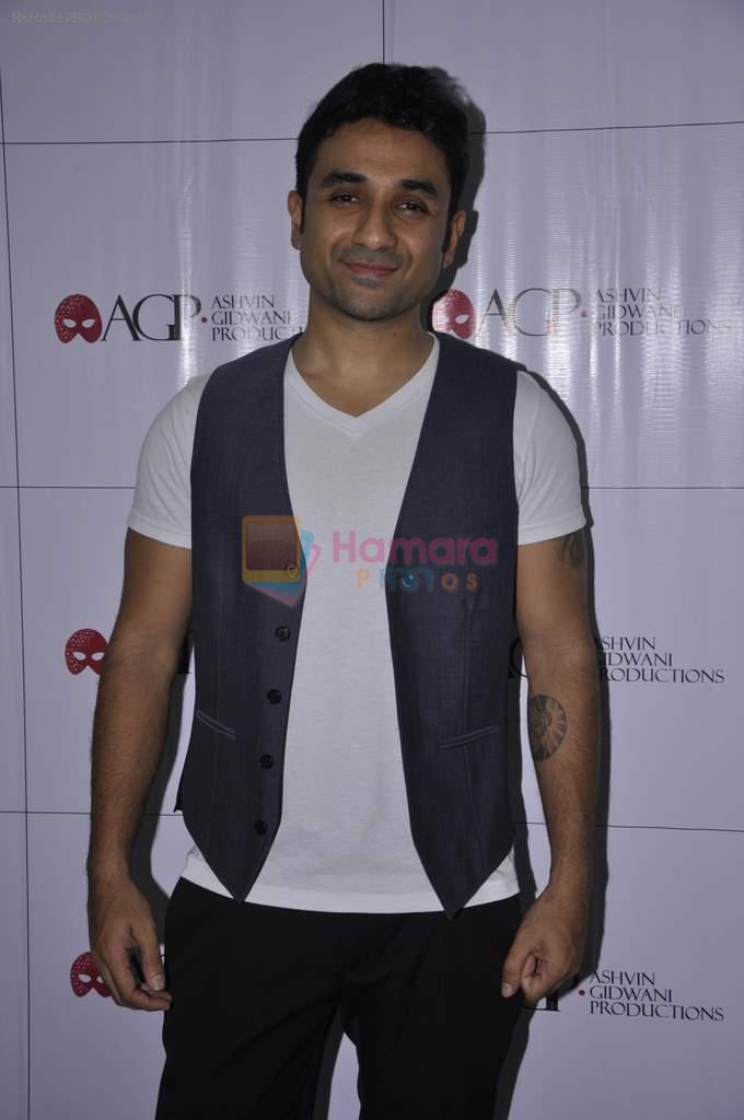 Vir Das at Ashvin Gidwani's Theatrical comedy Battle of Da Sexes with Indian comedian Vir Das in Mumbai on 13th Sept 2013