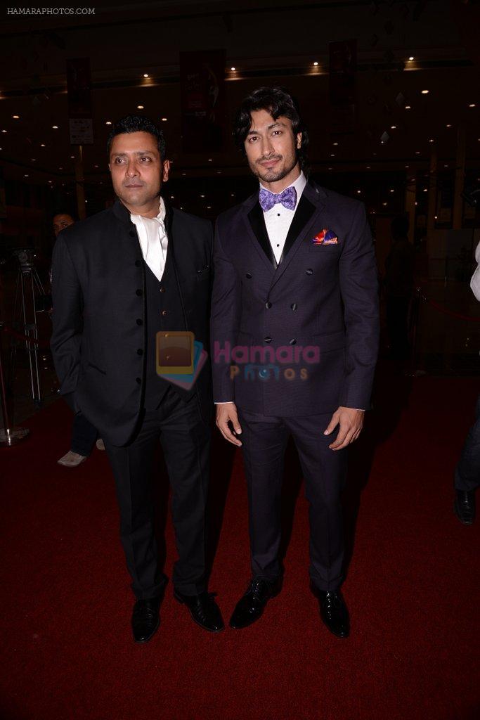 Vidyut Jamwal at South Indian International Movie Awards 2013 Red Carpet Day 2 on 12th Sept 2013