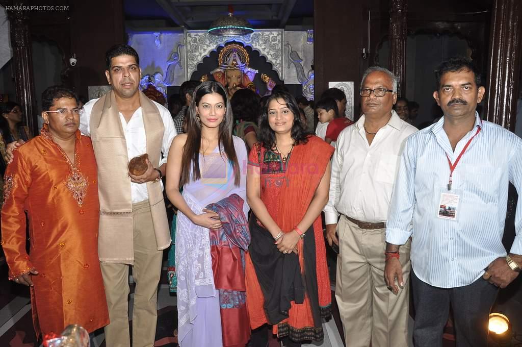 Payal Rohatgi, Murli Sharma visit Andheri Cha Raja in Mumbai on 14th Sept 2013