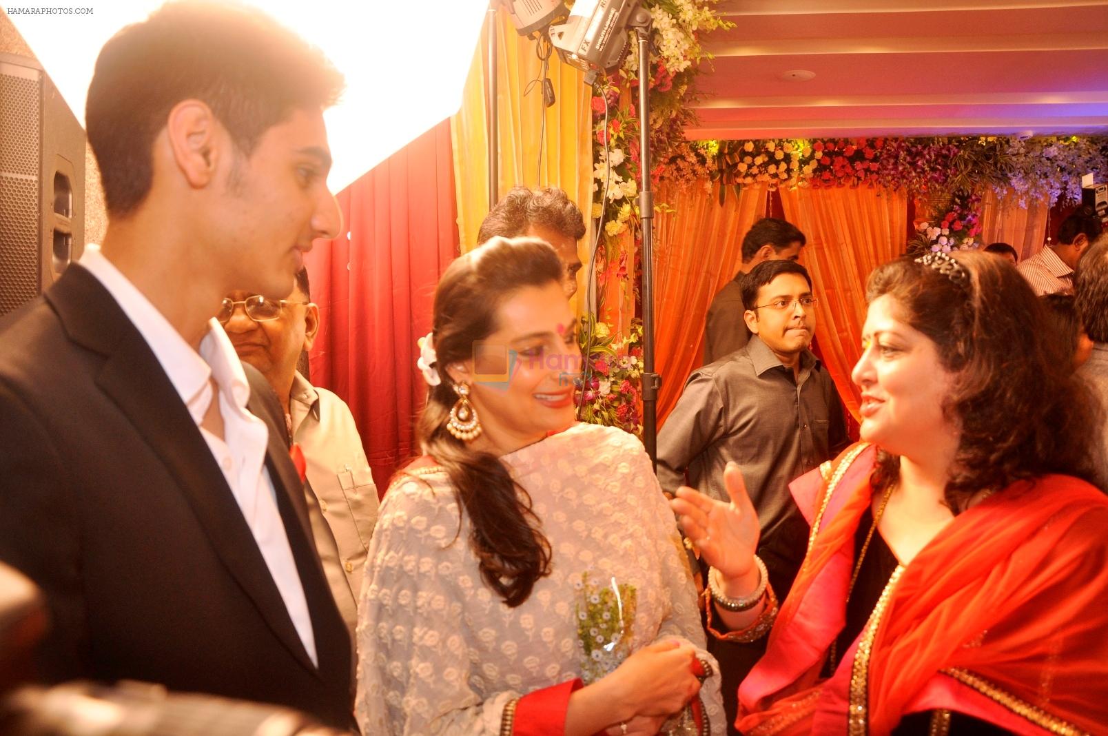 Mana Shetty with Sharmila Thackeray at Rahul Thackeray-Aditi Redkar engagement ceremony