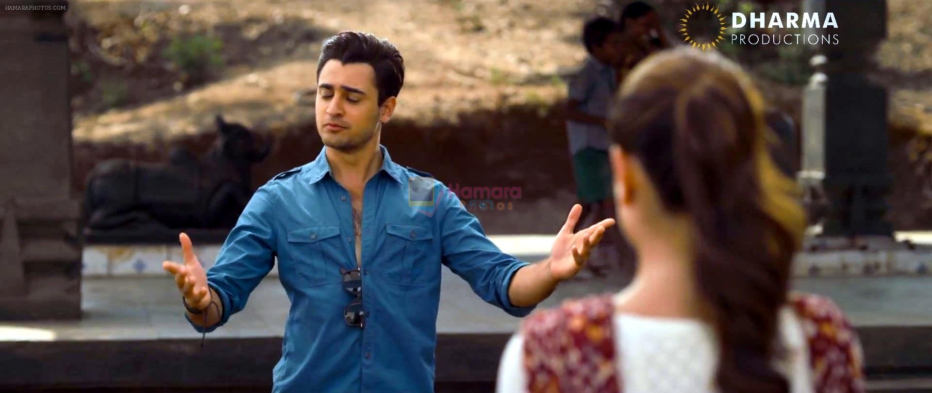 Imran Khan, Kareena Kapoor in still from the movie Gori Tere Pyaar Mein