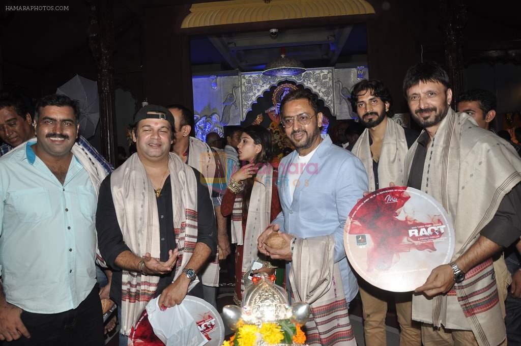 Gulshan Grover at Andheri ka Raja in Mumbai on 16th Sept 2013