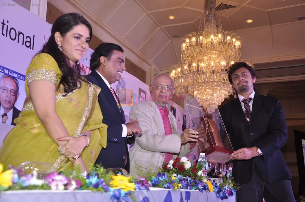Sonu Nigam at Giant Awards in Trident, Mumbai on 17th Sept 2013