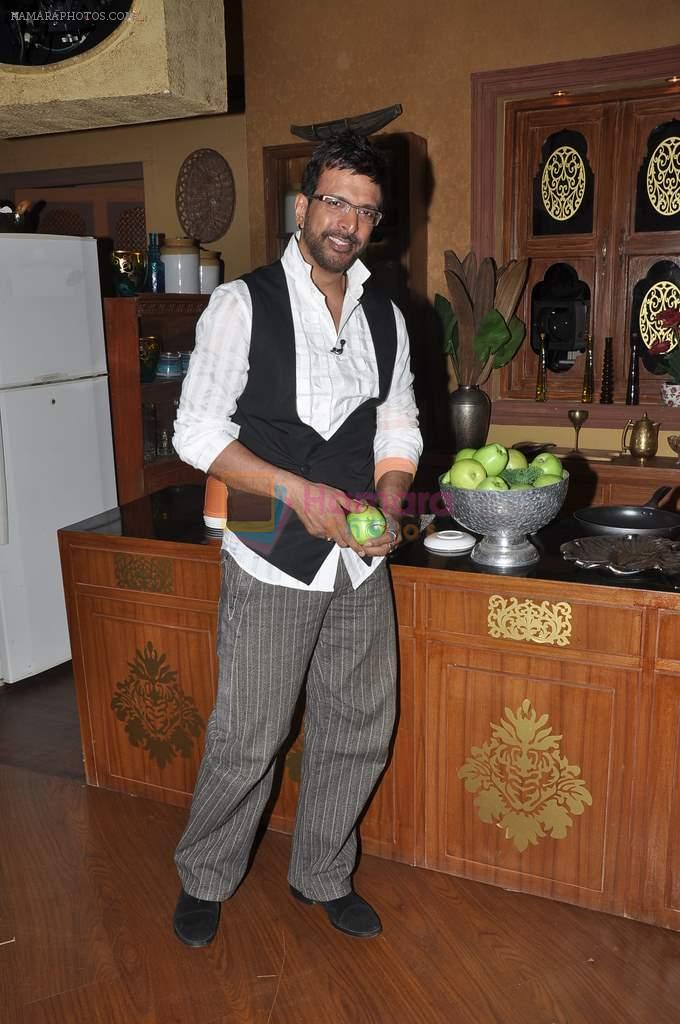 Javed Jaffrey at Chhod Na Yaar film promotions on the sets of Kapil in Filmcity, Mumbai on 18th Sept  2013
