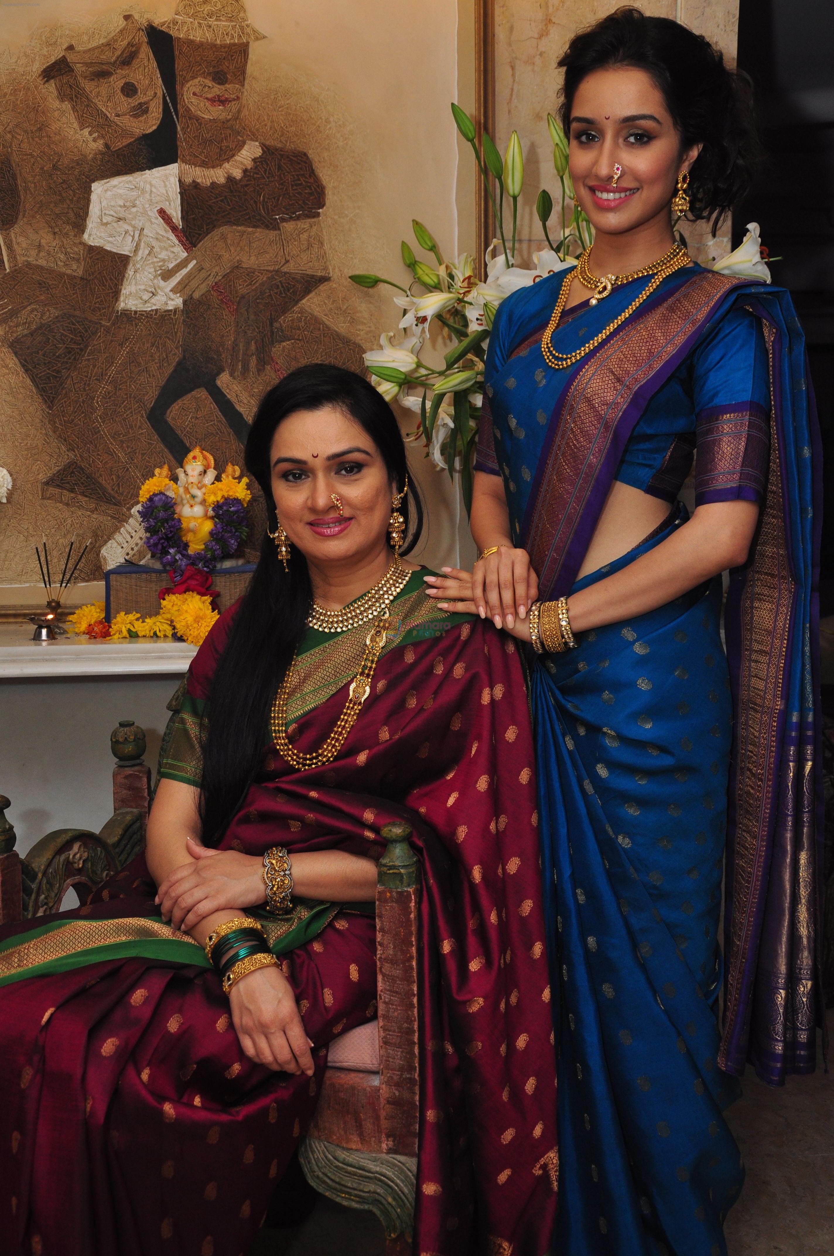 Shraddha Kapoor and Padmini Kolhapure dressed as Marathi Mulgi
