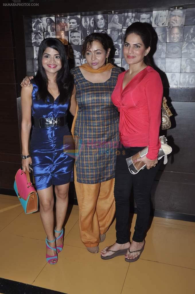 Pammi at premiere of Raqt in Cinemax, Mumbai on 26th Sept 2013