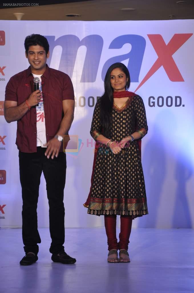 Siddharth Shukla, Toral Rasputra at the launch of Max's Festive 2013 collection in Phoenix Market City Mall, Kurla, Mumbai on 27th Sept 2013