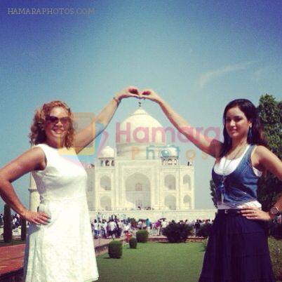 Maryam zakaria celebrated her birthday with her mom at Taj Mahal on 28th Sept 2013