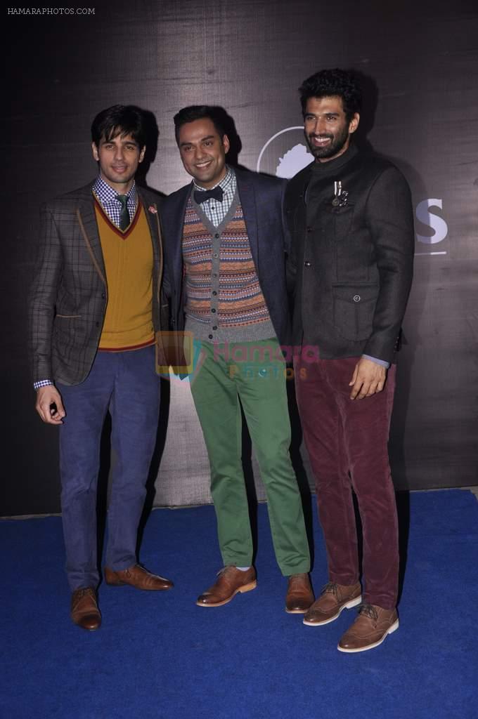 Abhay Deol, Siddharth Malhotra, Aditya Roy Kapur at Blackberry night in Mumbai on 4th Oct 2013