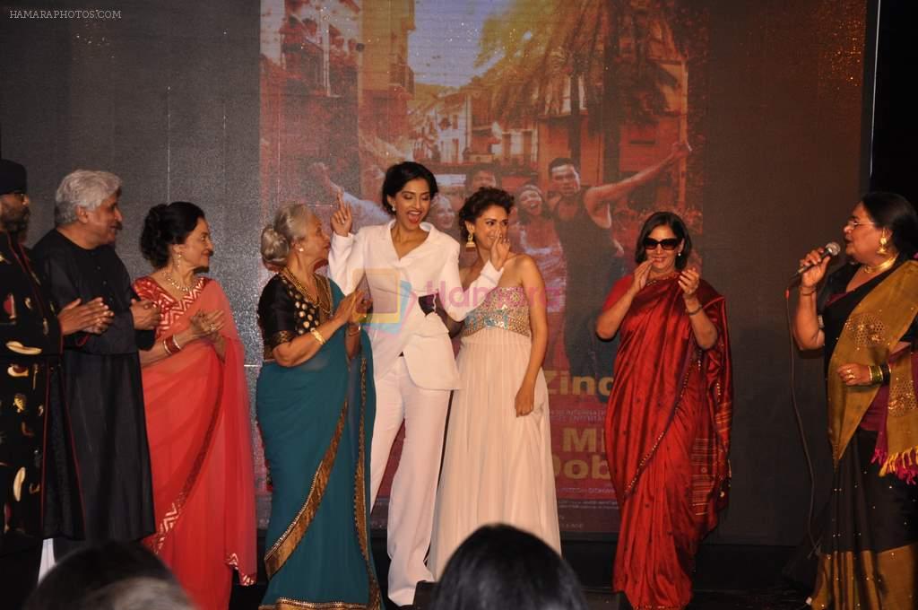 Asha Parekh, Sonam Kapoor, Waheeda Rehman, Shabana Azmi, Javed Akhtar at Tata Medical charity event in Taj Hotel, Mumbai on 5th Oct 2013