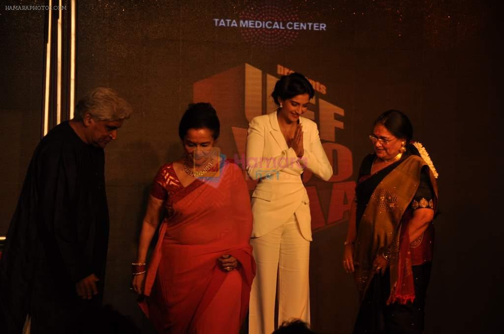 Asha Parekh, Sonam Kapoor, Shabana Azmi, Javed Akhtar at Tata Medical charity event in Taj Hotel, Mumbai on 5th Oct 2013