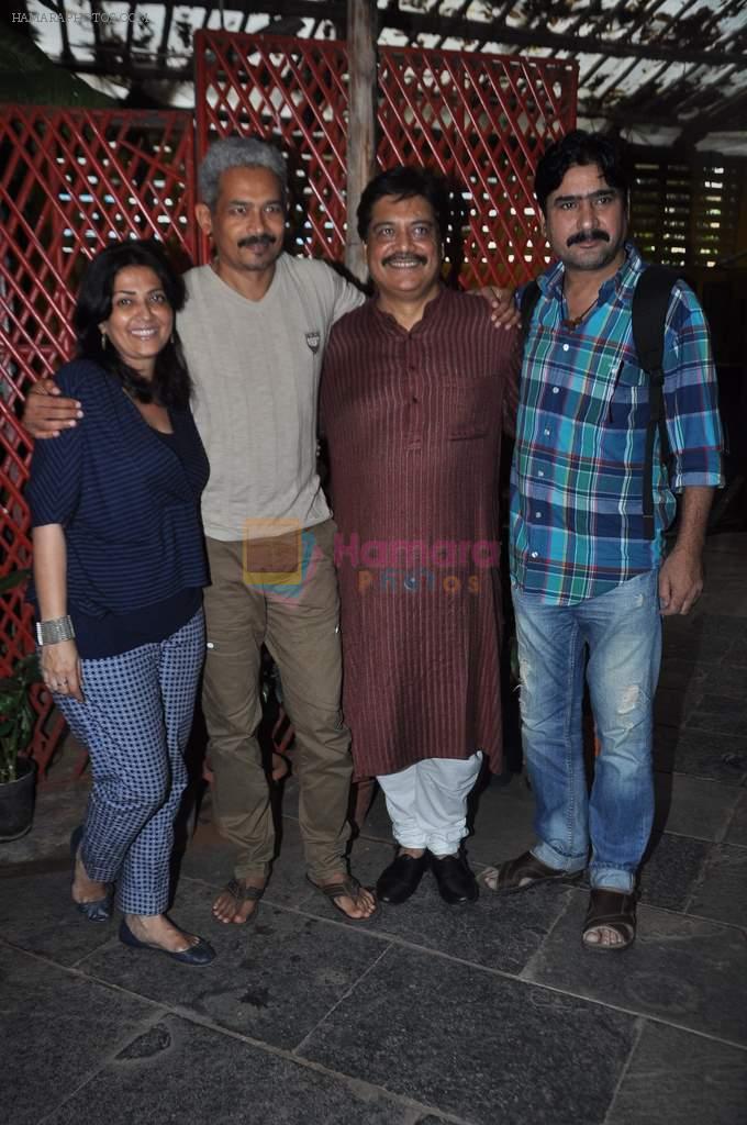 Atul Kulkarni, Yashpal Sharma, Lubna Salim at Salim Arif's play screening in PVR, Mumbai on  5th Oct 2013