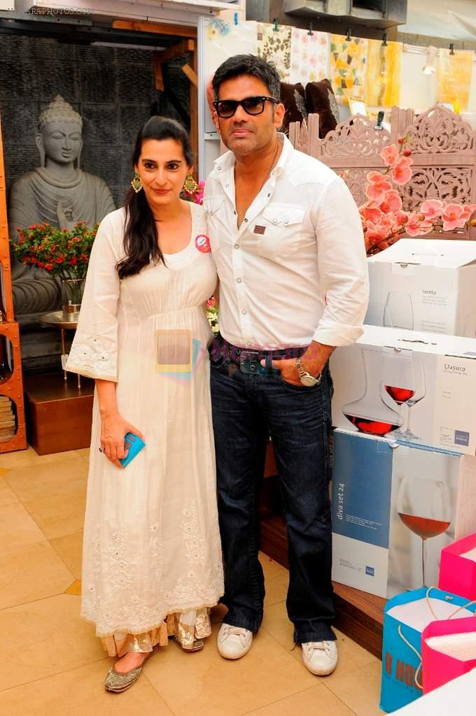 Mana & Suniel Shetty at Araish in Mumbai on 8th Oct 2013