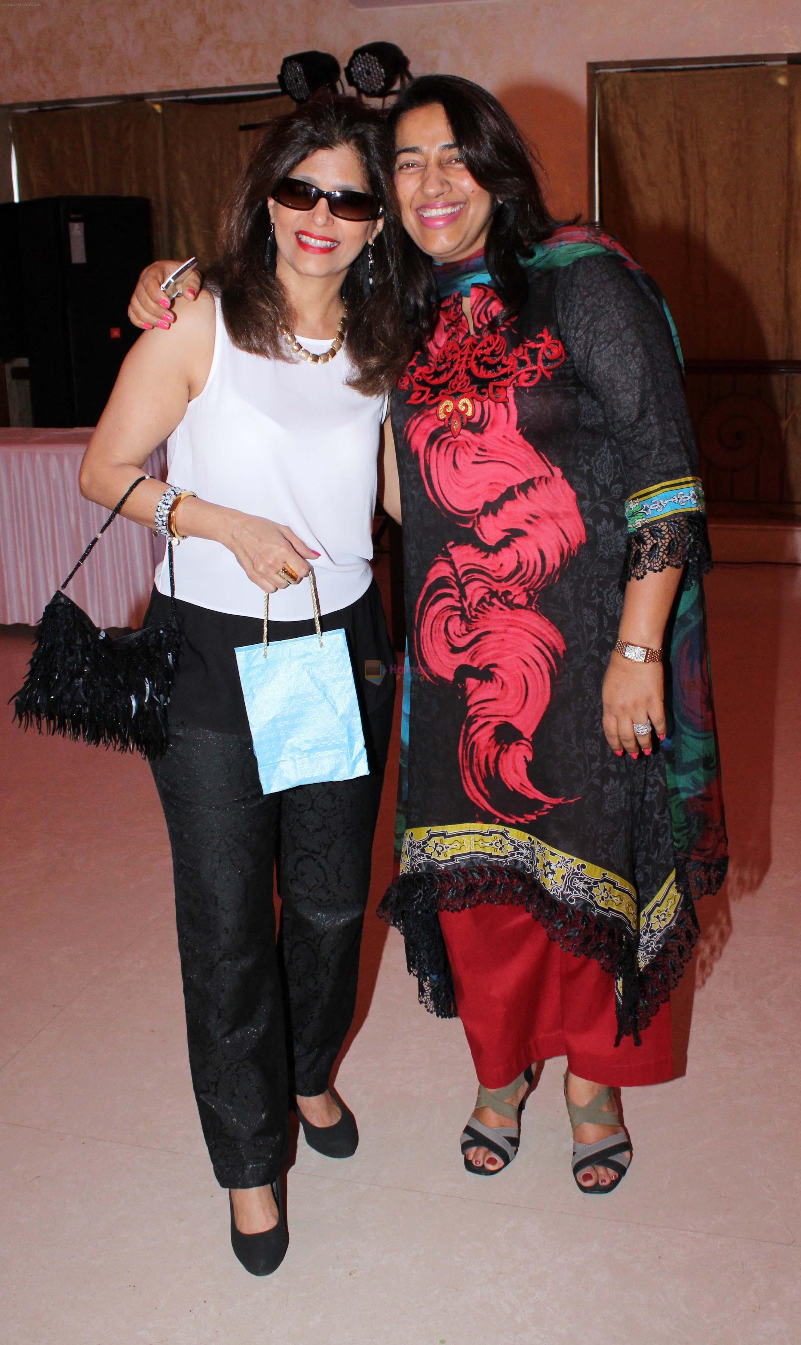 Bina Aziz & Anu Ranjan at Anu Ranjan B_Day Party in Club Milennium on 9th Oct 2013