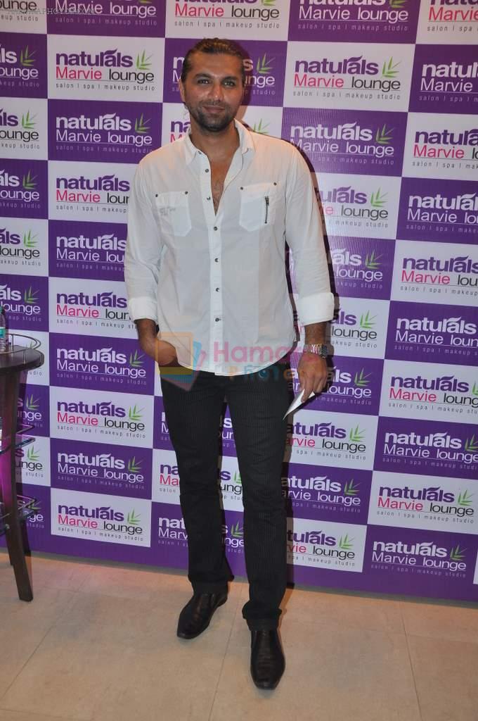 Chetan Hansraj at Naturals Spa Launch in Bandra, Mumbai on 9th Oct 2013