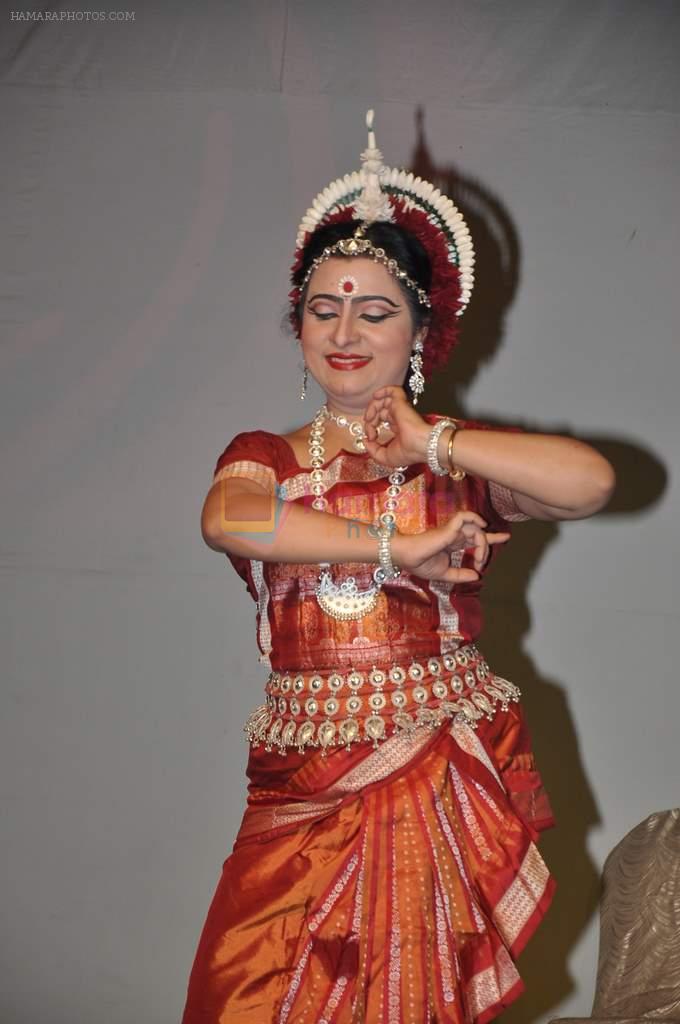 Dona Ganguly_dance performance at Durga pooja in Mumbai on 10th Oct 2013