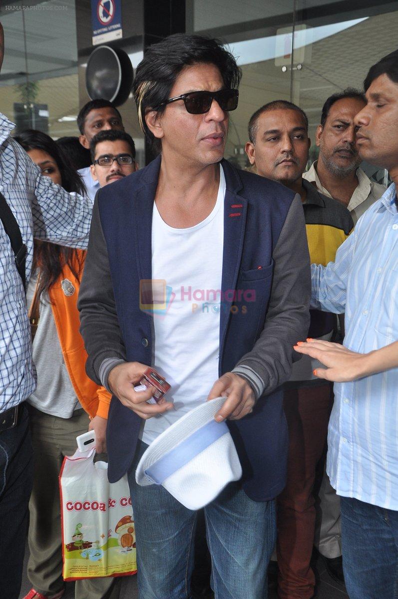 Shahrukh Khan return from Australia in Mumbai on 11th Oct 2013