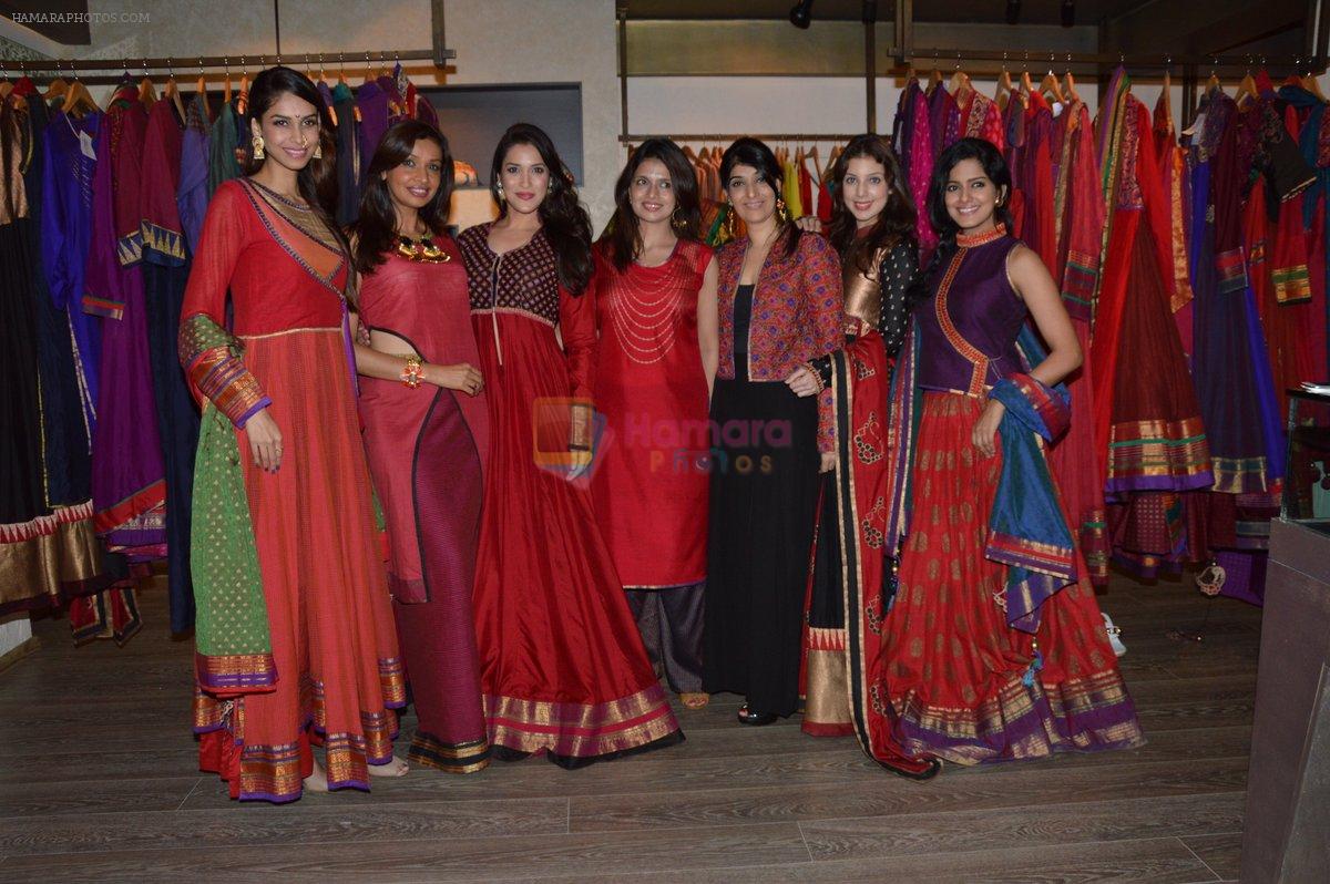 Achala Sachdev, Vishakha Singh, Anisa, Rashmi Nigam at Shruti Sancheti & Priyadarshini preview in Atosa, Mumbai on 11th oct 2013