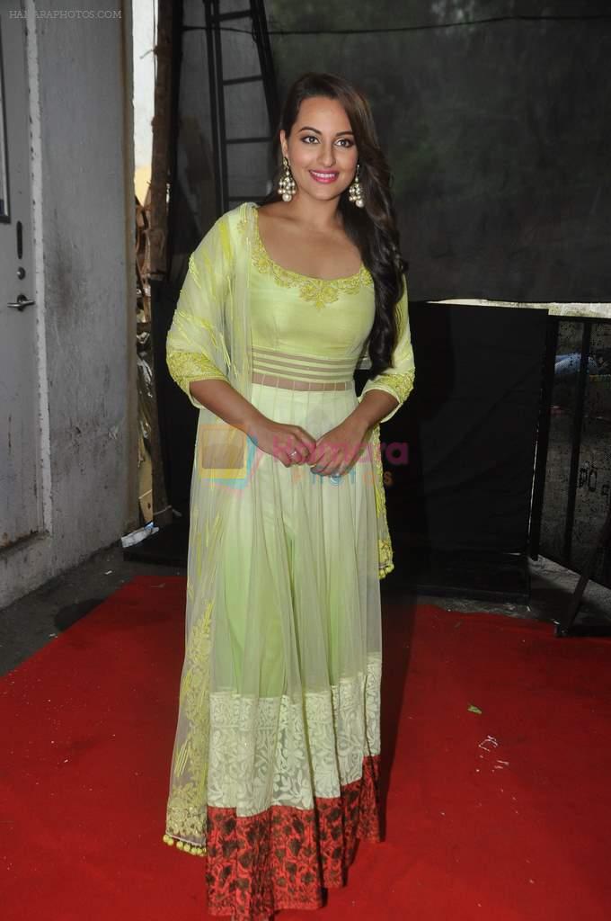 Sonakshi Sinha shoots for Star Plus Diwali Episode in Mumbai on 12th Oct 2013