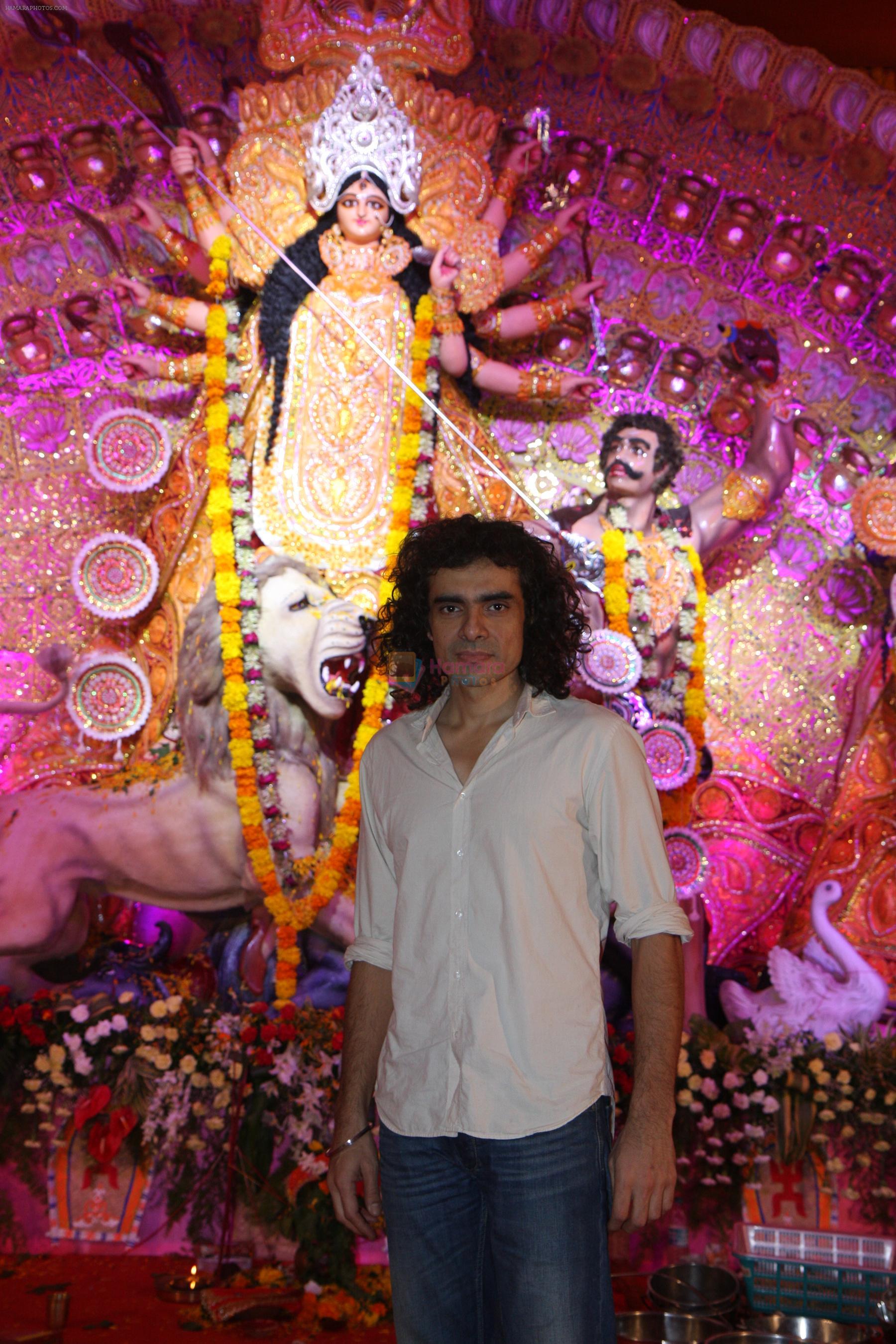 Imtiaz Ali at Shaptami celebrations at The North Bengal Sarbajanin Durga Puja in Tulip Star, Juhu on 11th Oct 2013