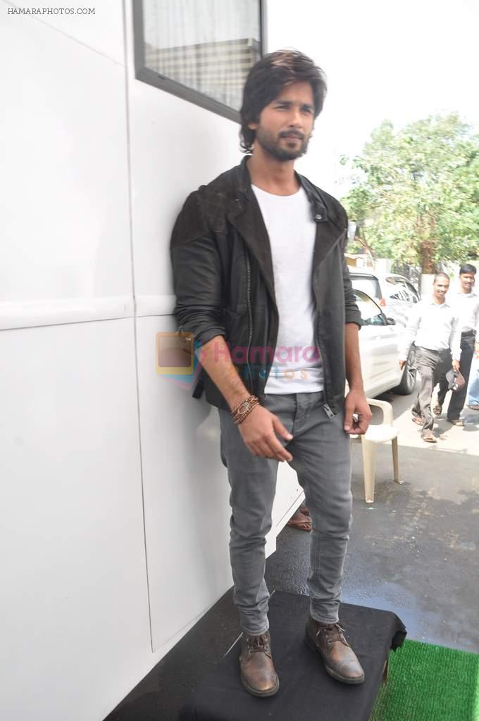Shahid Kapoor promote R Rajkumar on the sets of ZEE's DID in Famous, Mumbai on 14th Oct 2013