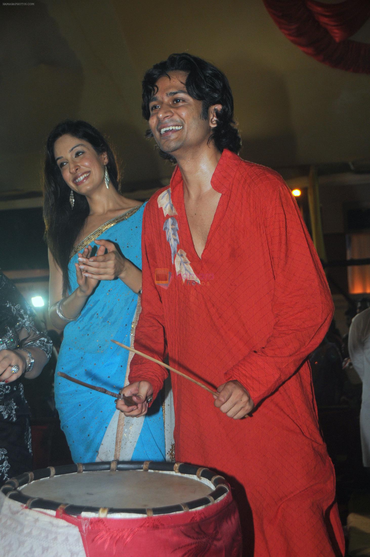 Roman Sen with Tanya Malik at Dussera celebration at Andheri Durgautsav,spearheaded by Krishendu Sen in Mumbai on 13th Oct 2013