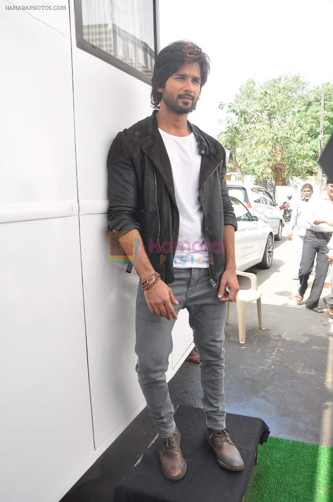 Shahid Kapoor promote R Rajkumar on the sets of ZEE's DID in Famous, Mumbai on 14th Oct 2013