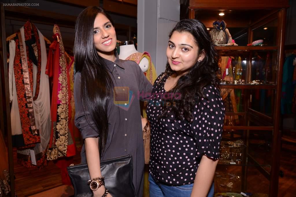 Nishka Lulla at Nishka Lulla, Debyani & Divya and Kavita Bhartia showcase festive collection at Ogaan in Colaba, Mumbai on 16th Oct 2013