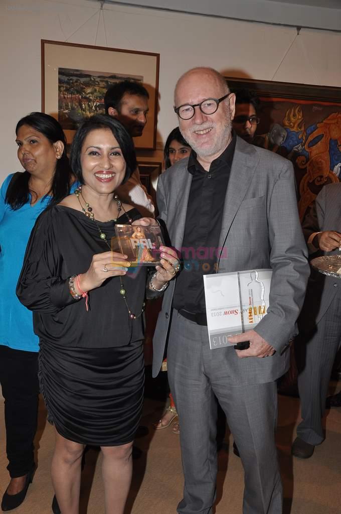 Madhushree at Aura art show in Jehangir, Mumbai on 15th Oct 2013