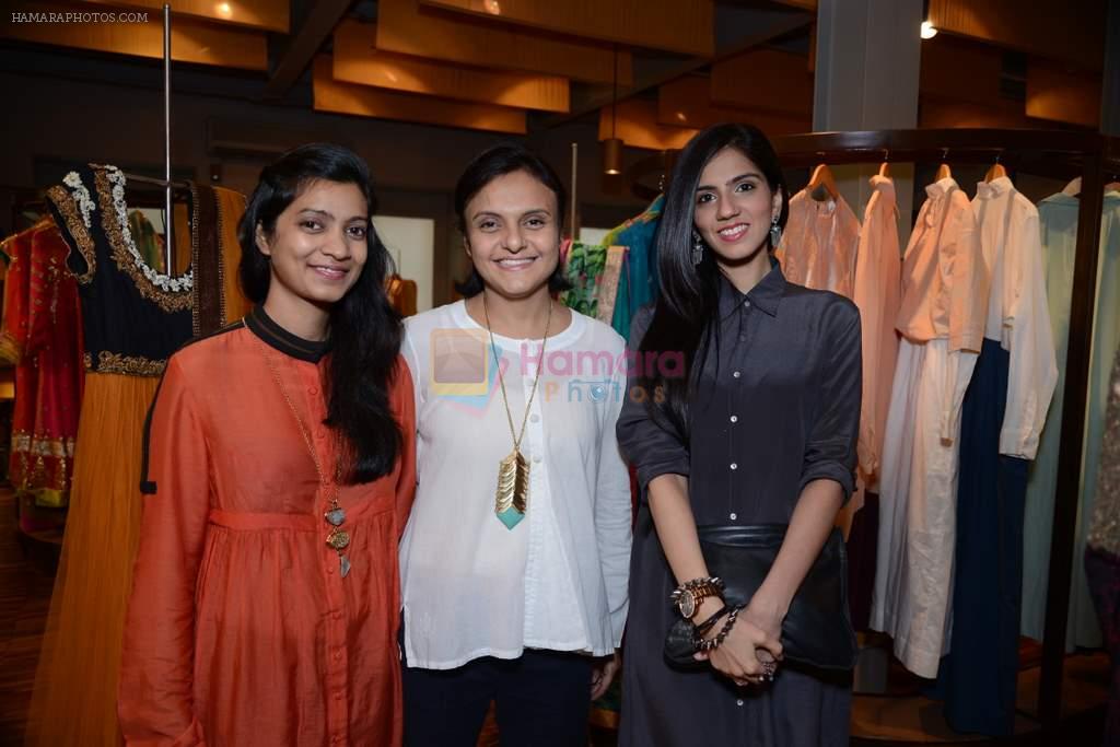Nishka Lulla at Nishka Lulla, Debyani & Divya and Kavita Bhartia showcase festive collection at Ogaan in Colaba, Mumbai on 16th Oct 2013