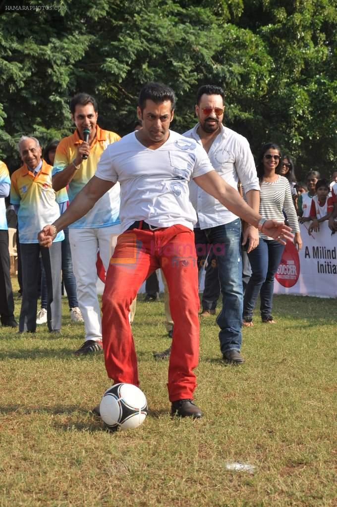 Salman Khan at Milind Deora's charity football match in Bandra, Mumbai on 18th Oct 2013